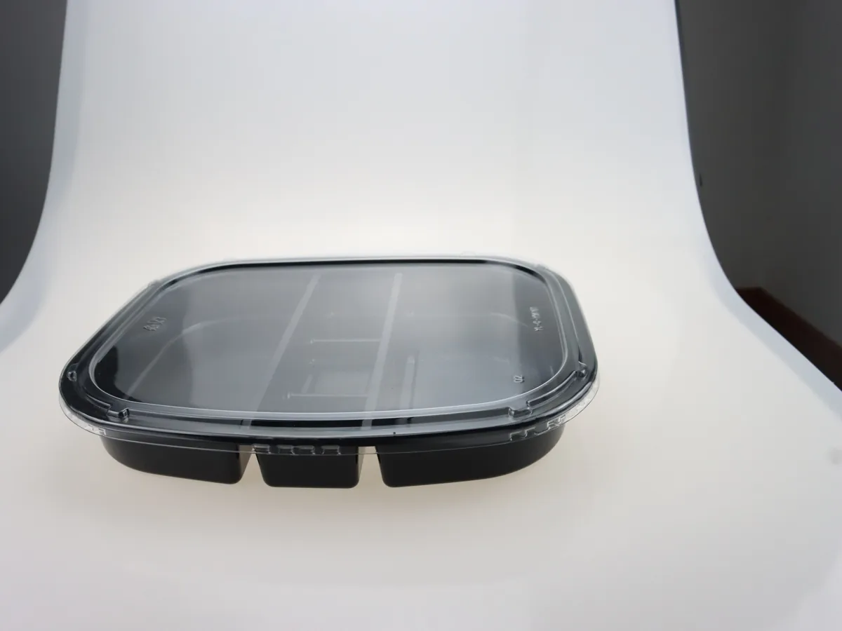 Yinling black three-compartment food container with a clear fitted lid